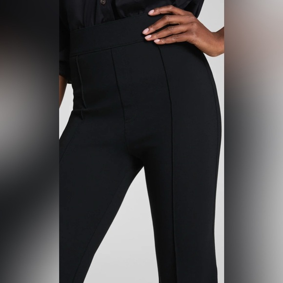 SPANXsupersmooth™ PerfectFit
Ponte Flare Pant Black L - Picture 4 of 7